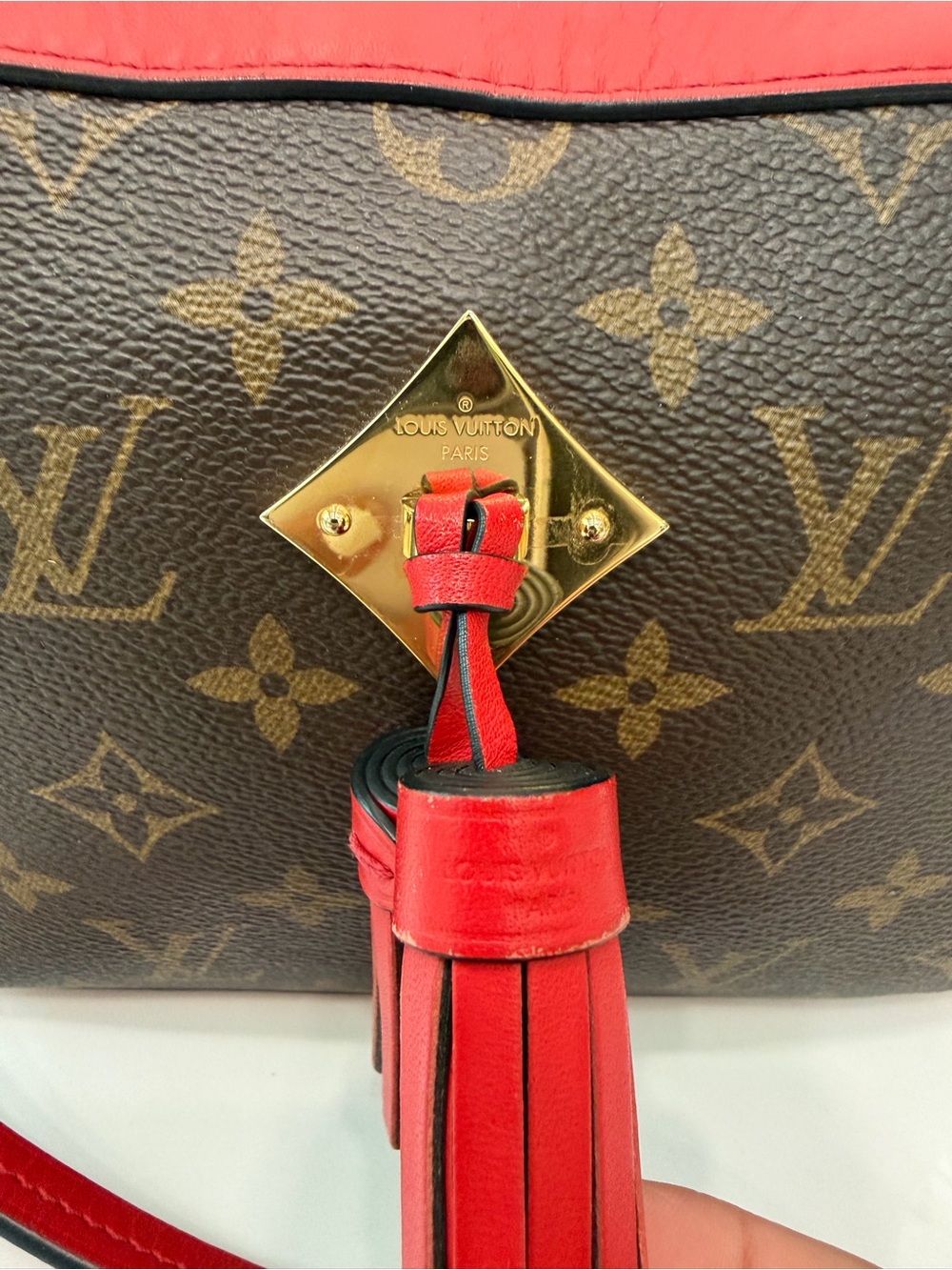 Authentic Louis Vuitton LV Saintonge Monogram Crossbody Handbag - Incl Dustbag - Picture 3 of 15